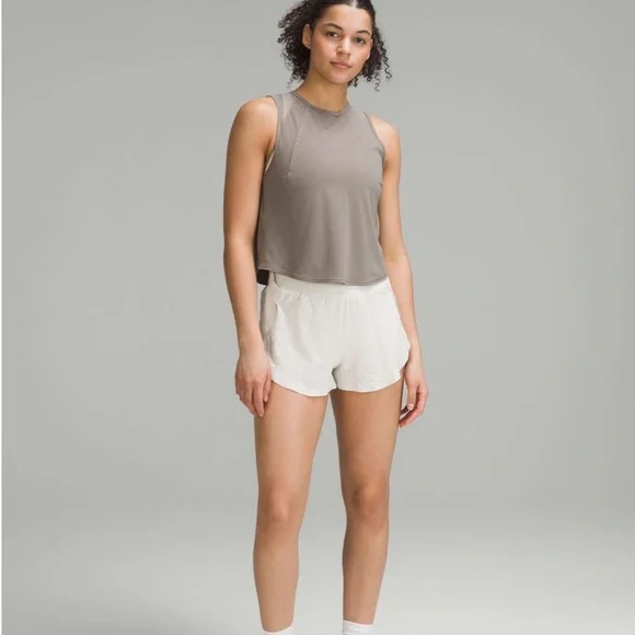 lululemon athletica Women's Airflow Bone Shorts 2” embossed size 6 - Picture 4 of 8